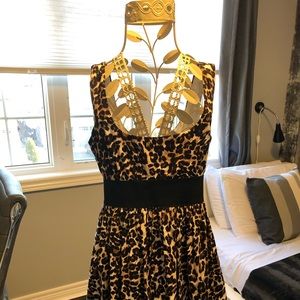 Sleeveless Leopard dress